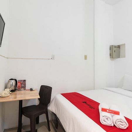 Hôtel Reddoorz Near Sun Plaza Medan 2 Extérieur photo