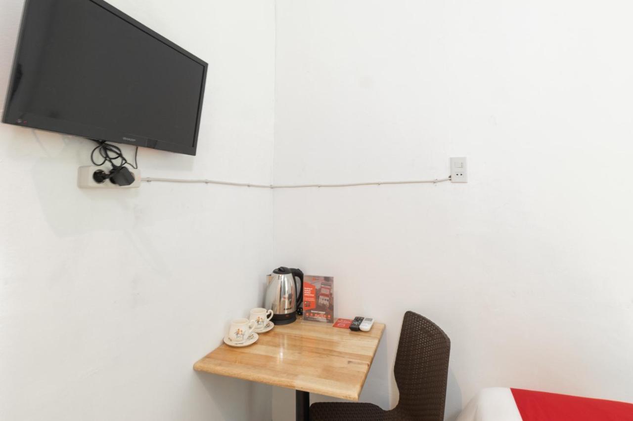 Hôtel Reddoorz Near Sun Plaza Medan 2 Extérieur photo