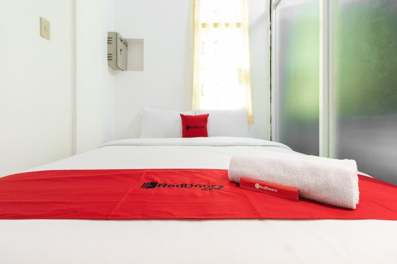 Hôtel Reddoorz Near Sun Plaza Medan 2 Extérieur photo