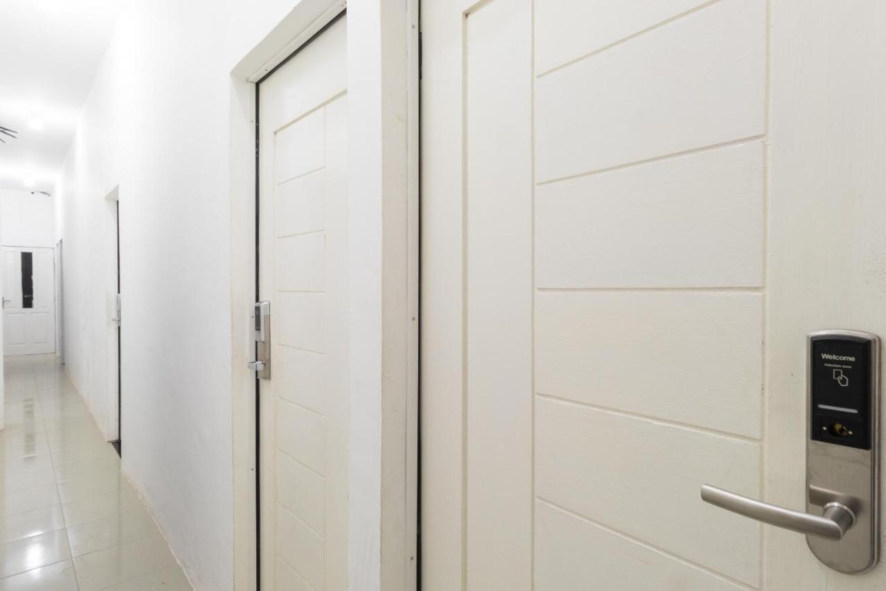 Hôtel Reddoorz Near Sun Plaza Medan 2 Extérieur photo