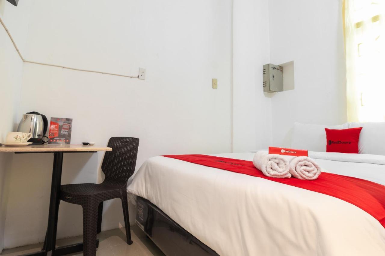Hôtel Reddoorz Near Sun Plaza Medan 2 Extérieur photo